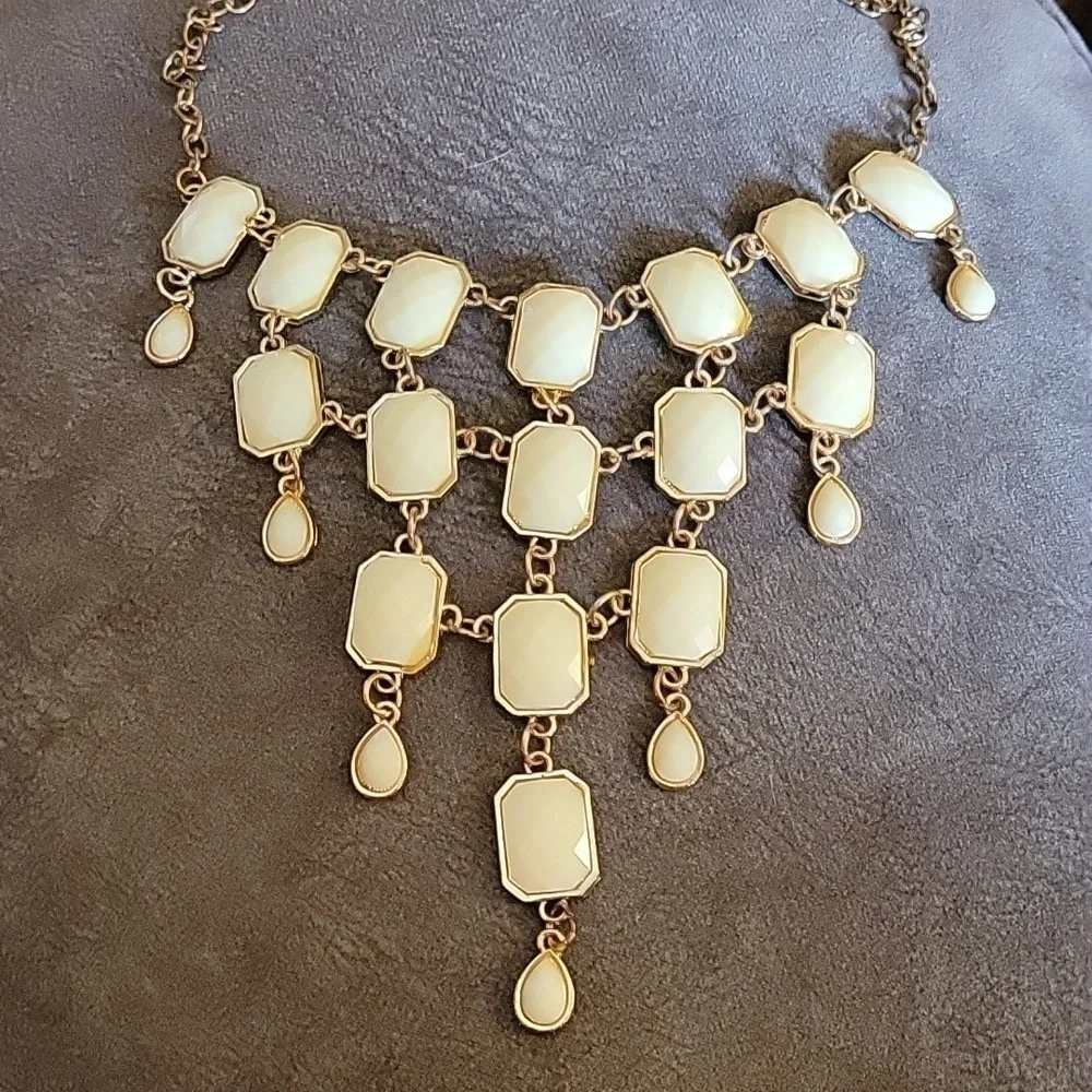 3/$30 VTG Creamy Yellow Geometric Cluster Cascade Bib Chandalier Necklace
